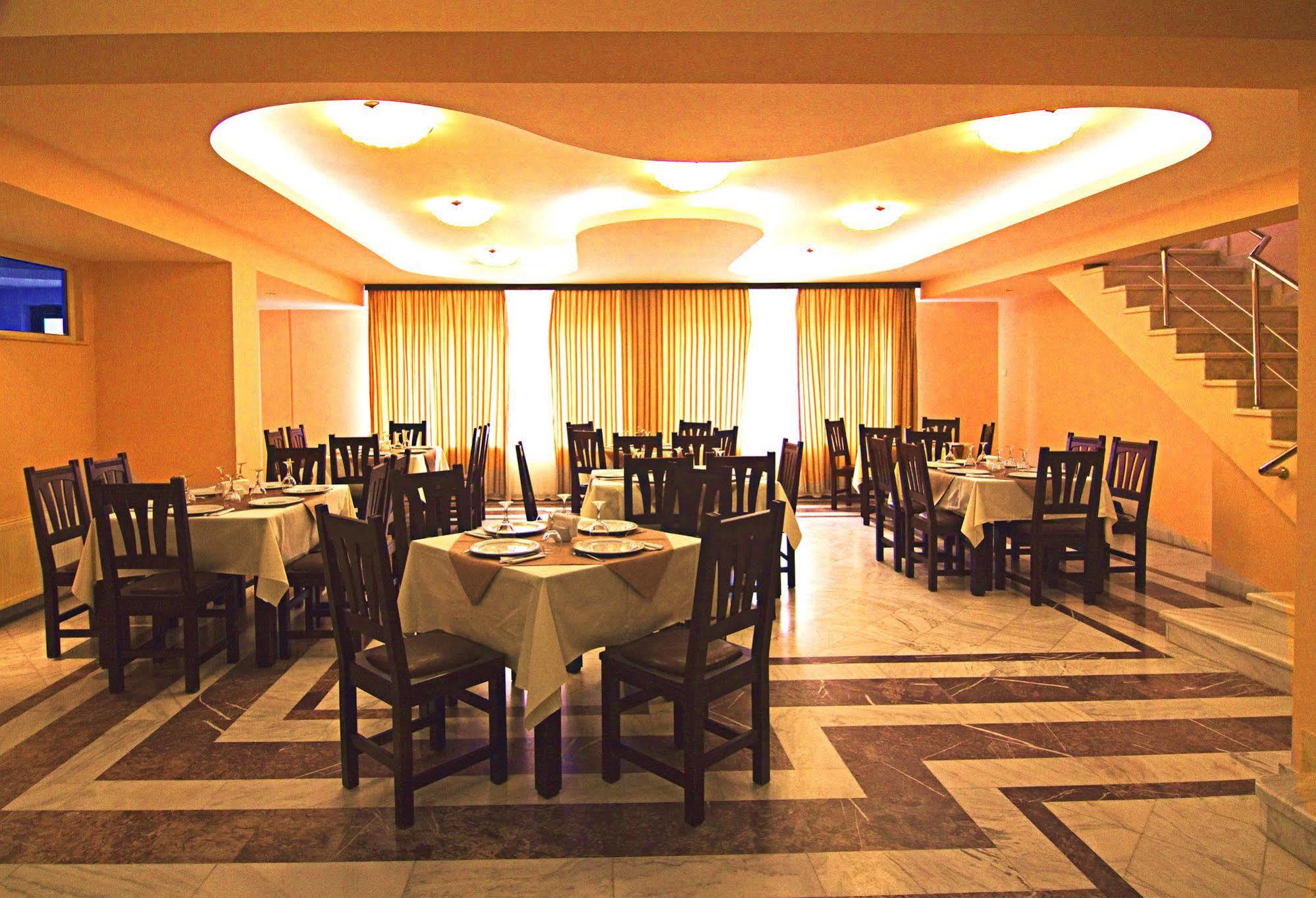 Hotel Floris Cheia  Exterior photo